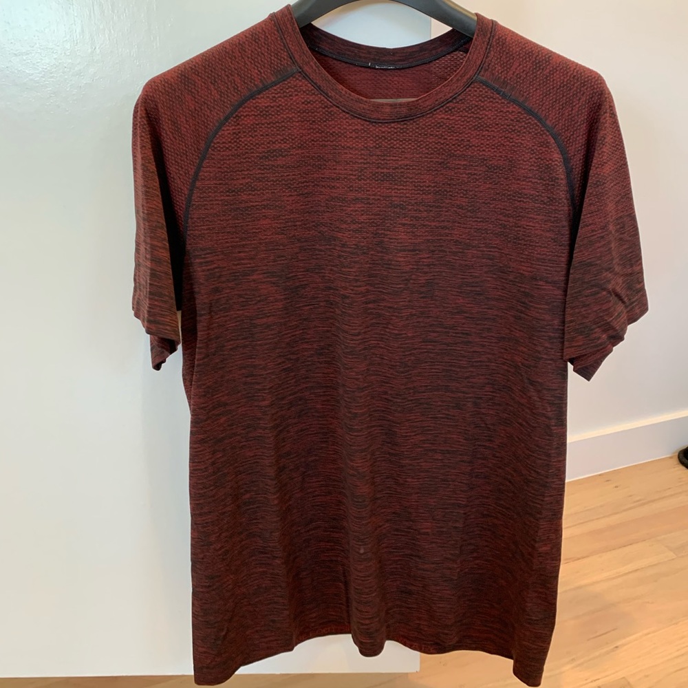Lululemon M red black workout fitness shirt excellent condition